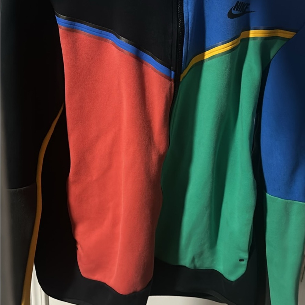 Nike tech L fits M